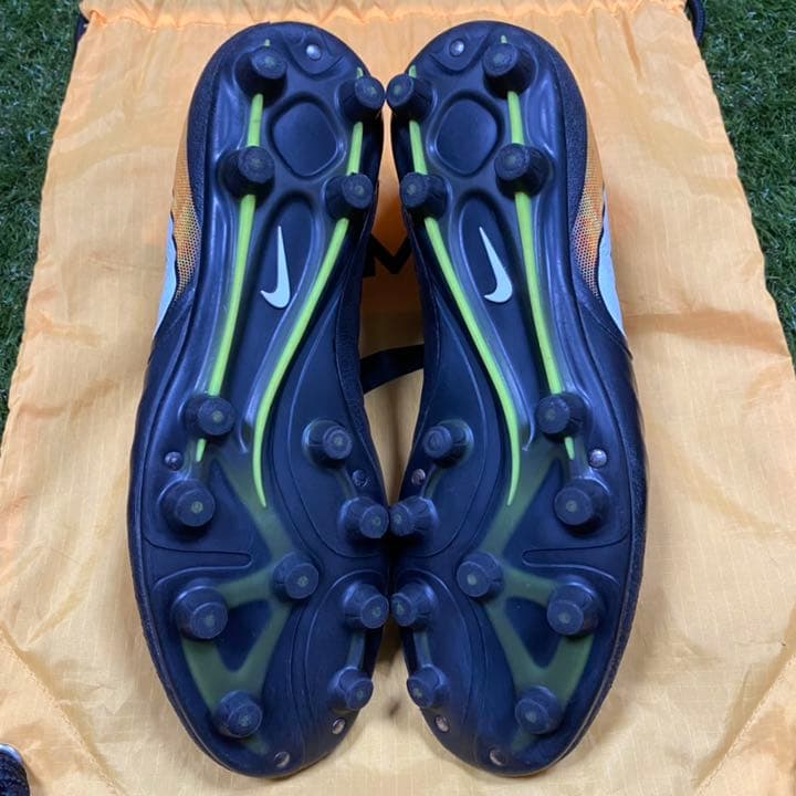 サッカースパイク ナイキ ティエンポ レジェンド Ⅶ HG