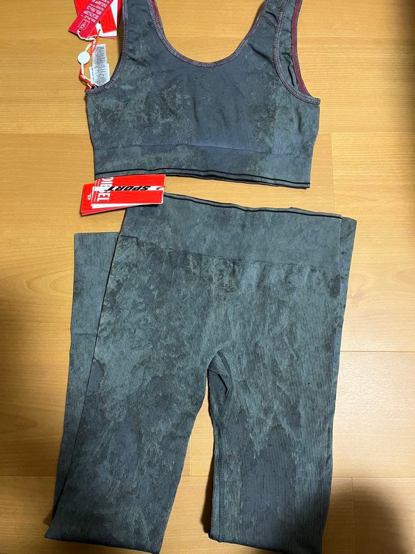 新品　diesel ヨガウェア　ディーゼル　上下セット　ジム