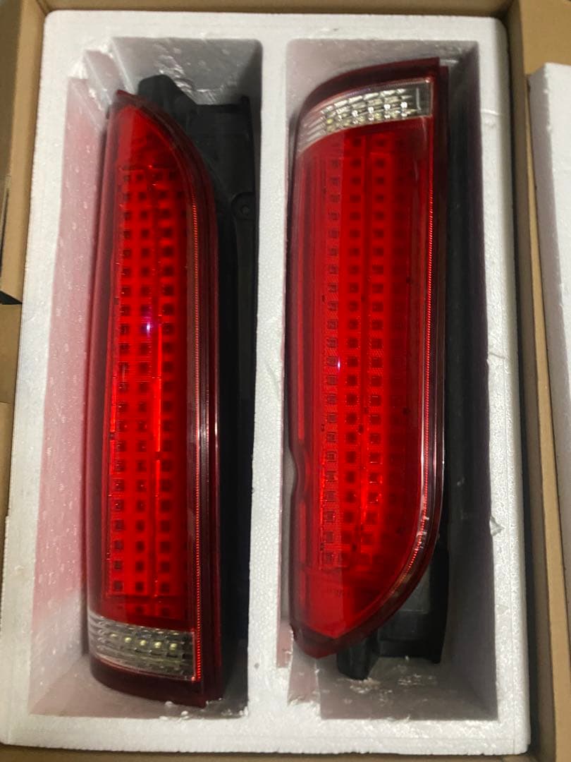 ハイエース　テールランプ　StellarV ステラファイブ　200系　LED