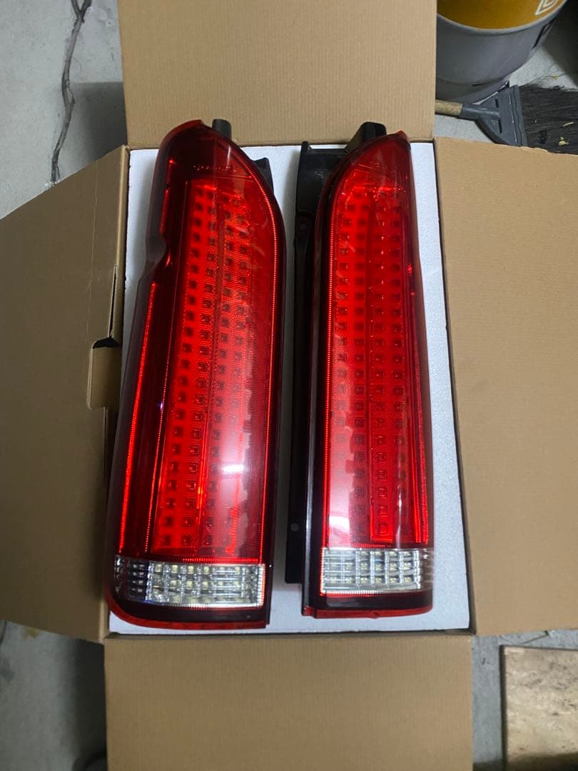 ハイエース　テールランプ　StellarV ステラファイブ　200系　LED