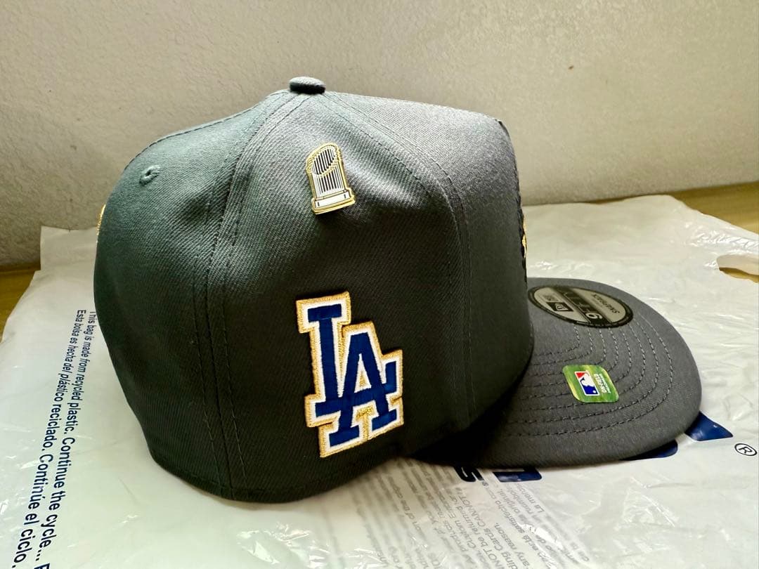 ドジャース　2025 ワールドシリーズ　優勝キャップ 山本由伸サイン刺繍付き