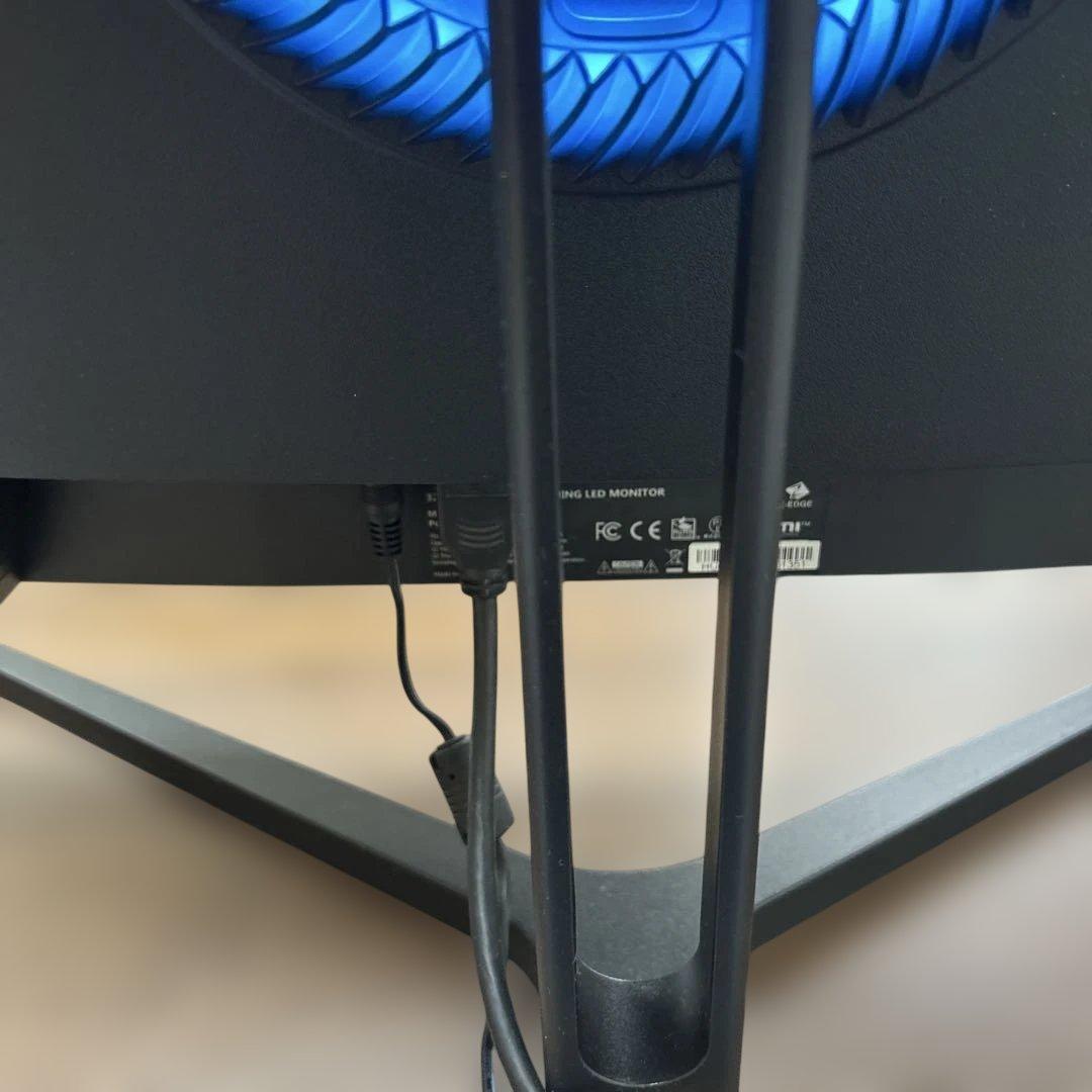 Z Z-Edge 32インチ ゲーミング モニター 。