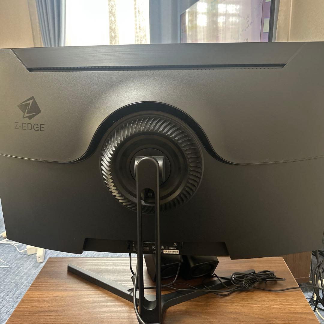 Z Z-Edge 32インチ ゲーミング モニター 。