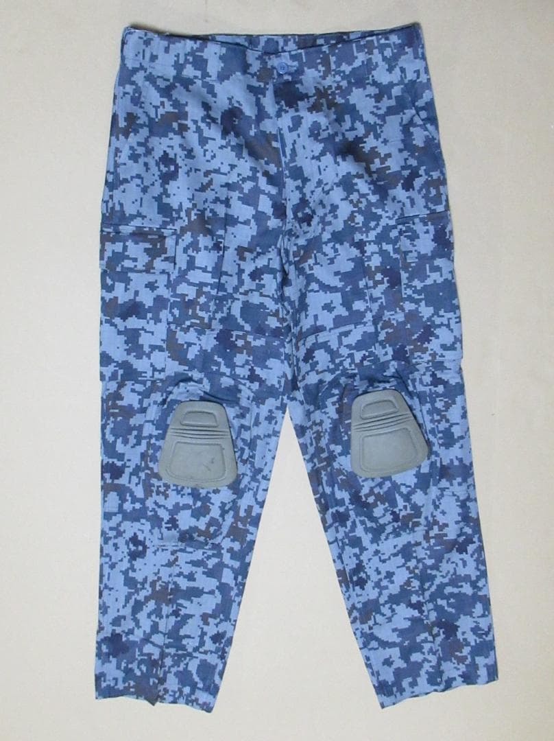 ５Ａ：航空自衛隊デジタル迷彩のコンバットパンツ（ニーパッドは付属しません）