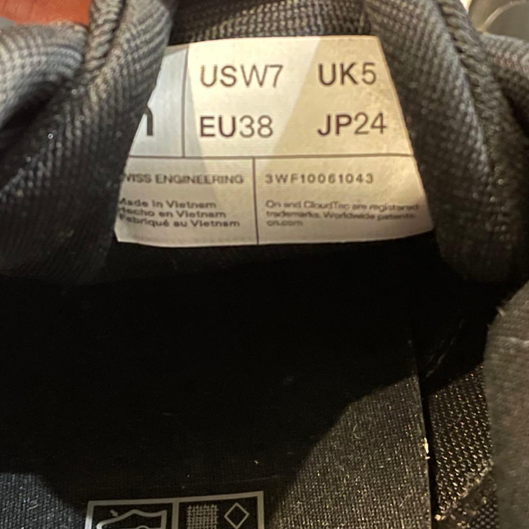 【美品】オンクラウド6(On Cloud 6) レディーススニーカーBK 24㎝