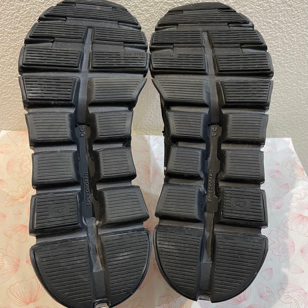 【美品】オンクラウド6(On Cloud 6) レディーススニーカーBK 24㎝