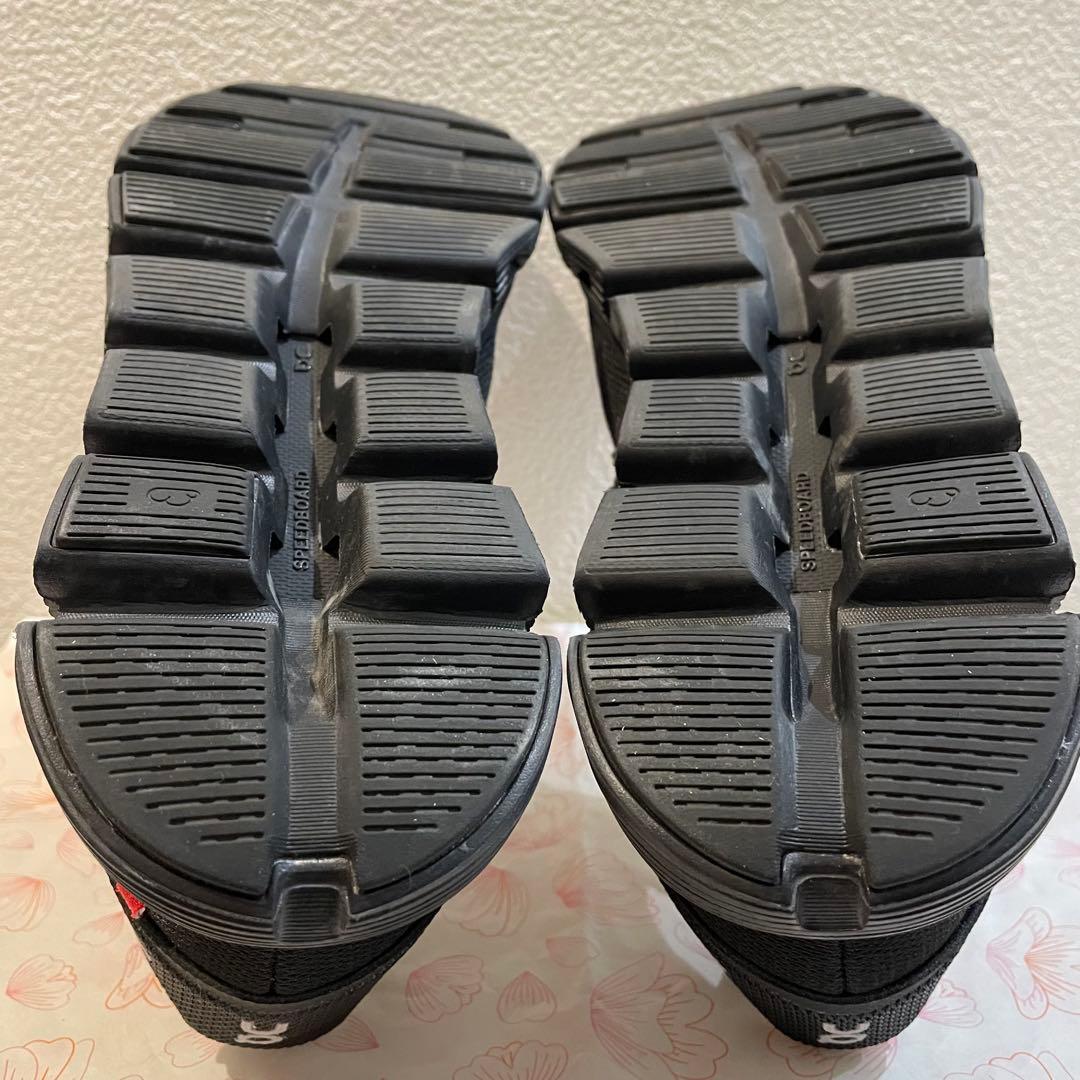 【美品】オンクラウド6(On Cloud 6) レディーススニーカーBK 24㎝