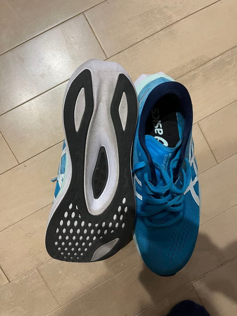 ASICS アシックス　マジックスピード4