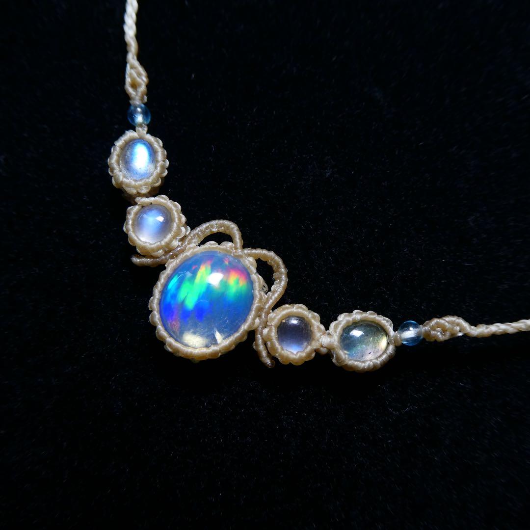 ちょこ　オパール・ムーンストーン・ラブラドライトのマクラメネックレス