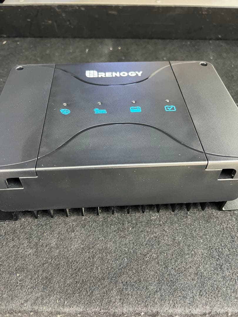 RENOGY 50A DC-DC バッテリーチャージャー