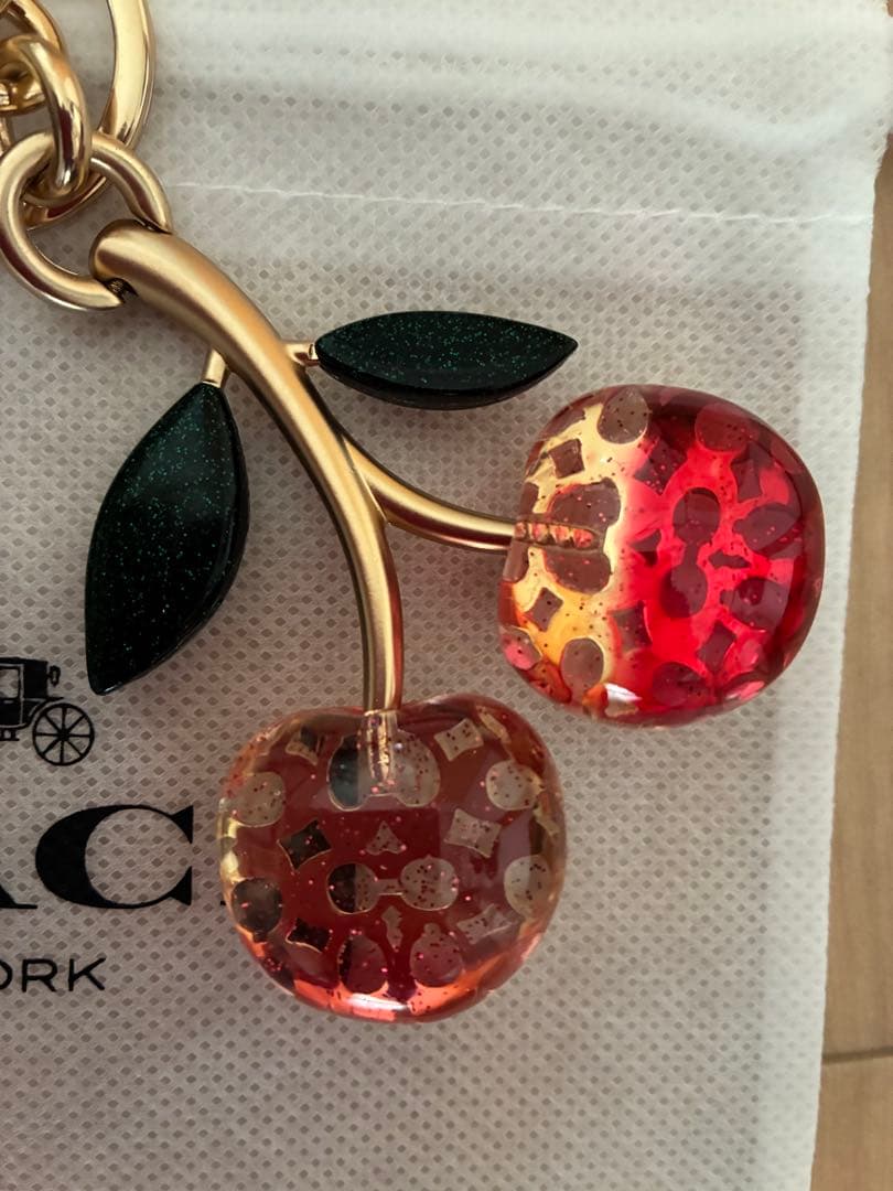 【新品】コーチ　さくらんぼ　キーホルダー　チェリー　バッグチャーム