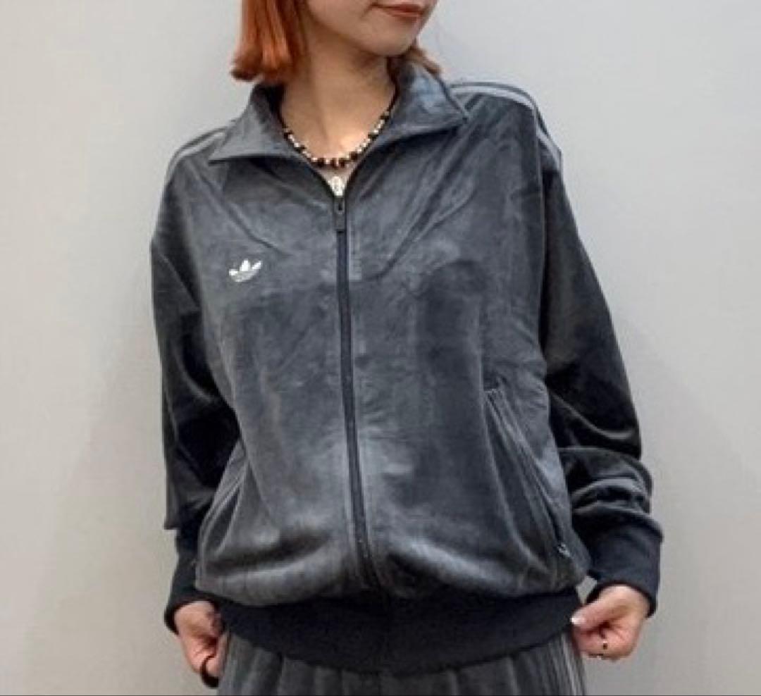 新品XS】当日発送アディダス　ファイヤーバード ベロアトラックトップ グレー