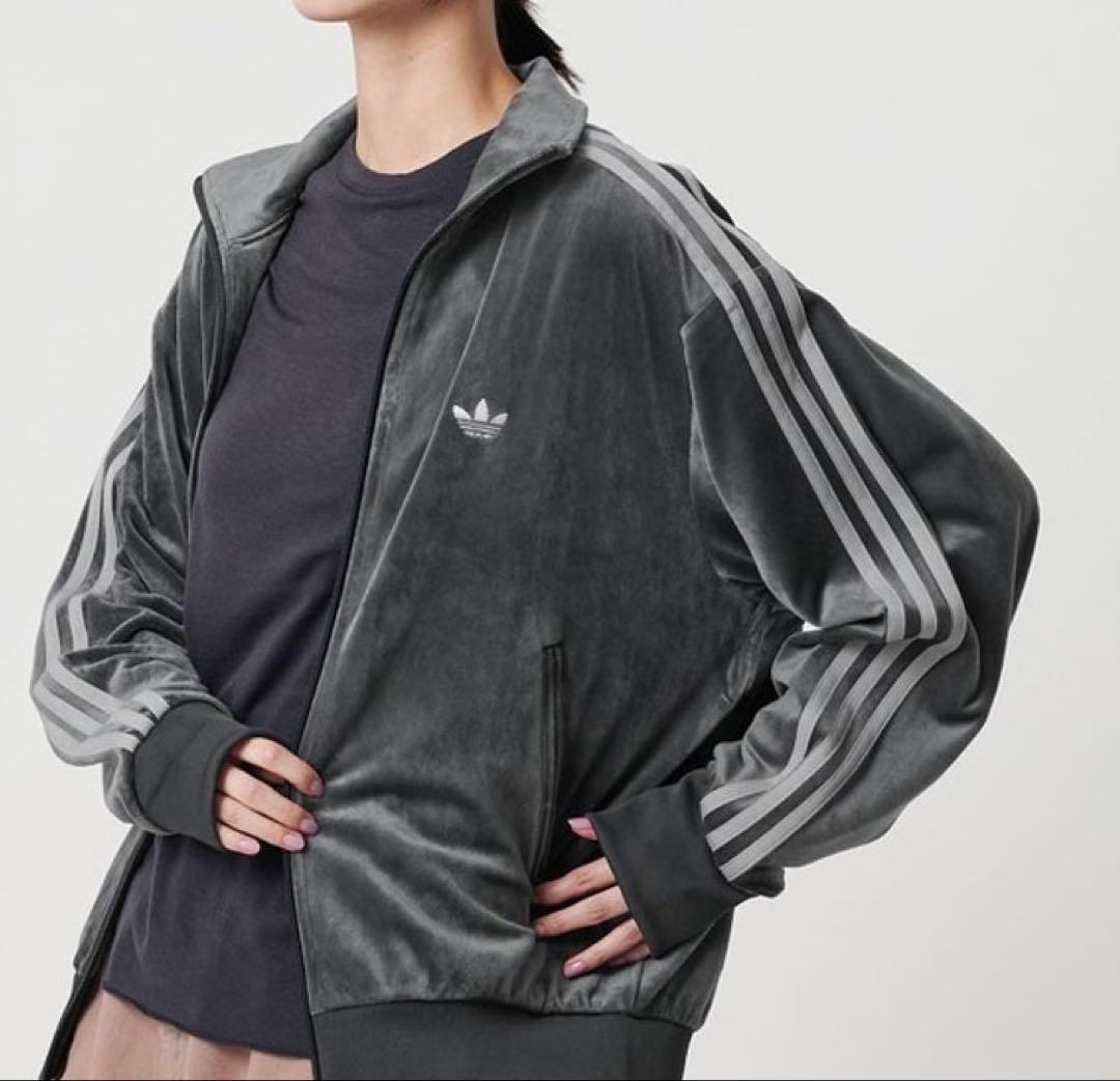 新品XS】当日発送アディダス　ファイヤーバード ベロアトラックトップ グレー