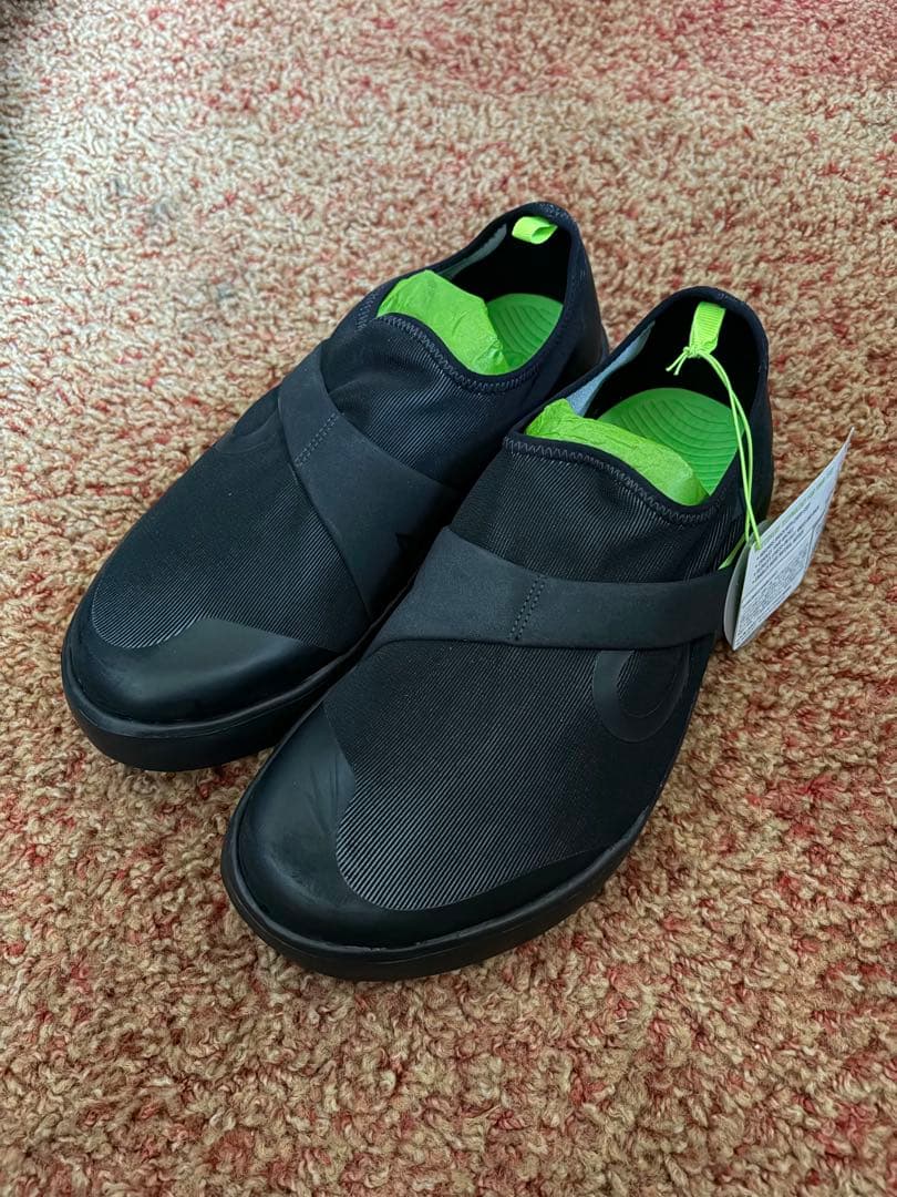 新品OOFOS OOmg ブラック/グリーン スポーツシューズ