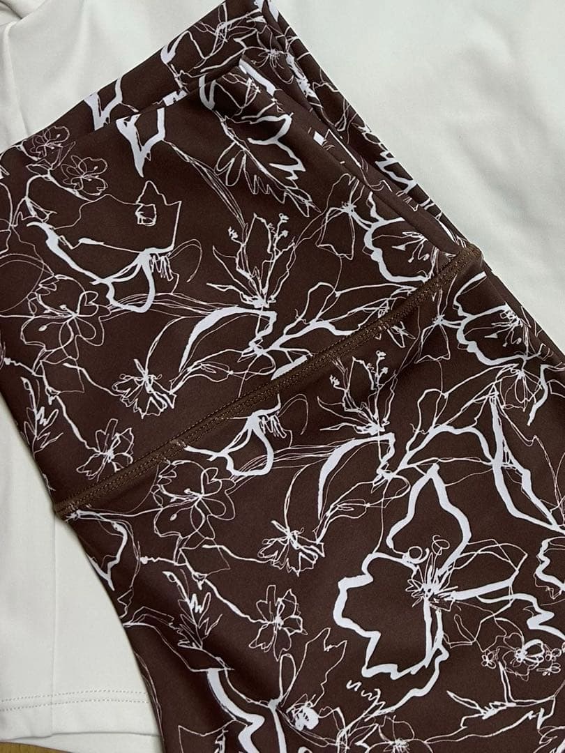 【SUKALA】カップ付きTee＆レギンスセットアップ　M ヨガ　ピラティス