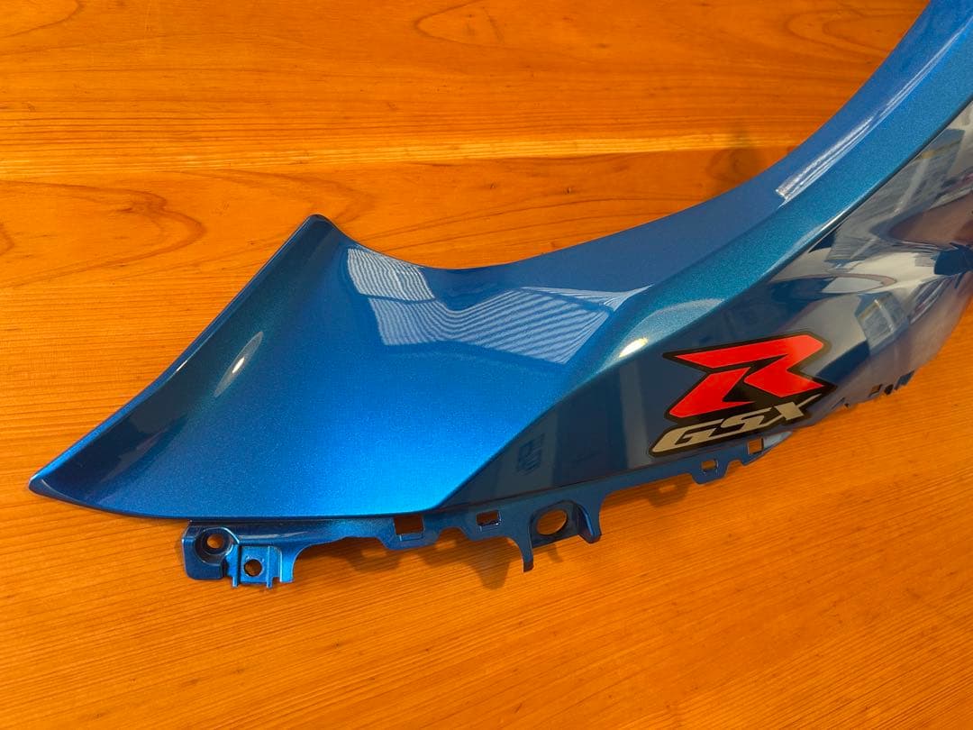 スズキgsxr1000r 2022年式　ブルー　フロントカウル　3点セット