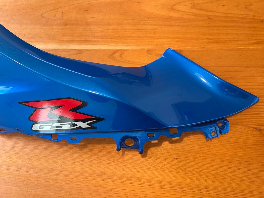 スズキgsxr1000r 2022年式　ブルー　フロントカウル　3点セット