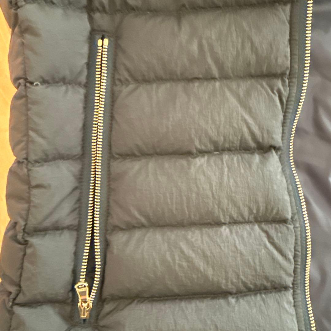 ゆき　TATRAS ネイビー ダウンベスト ファーフード付き　01