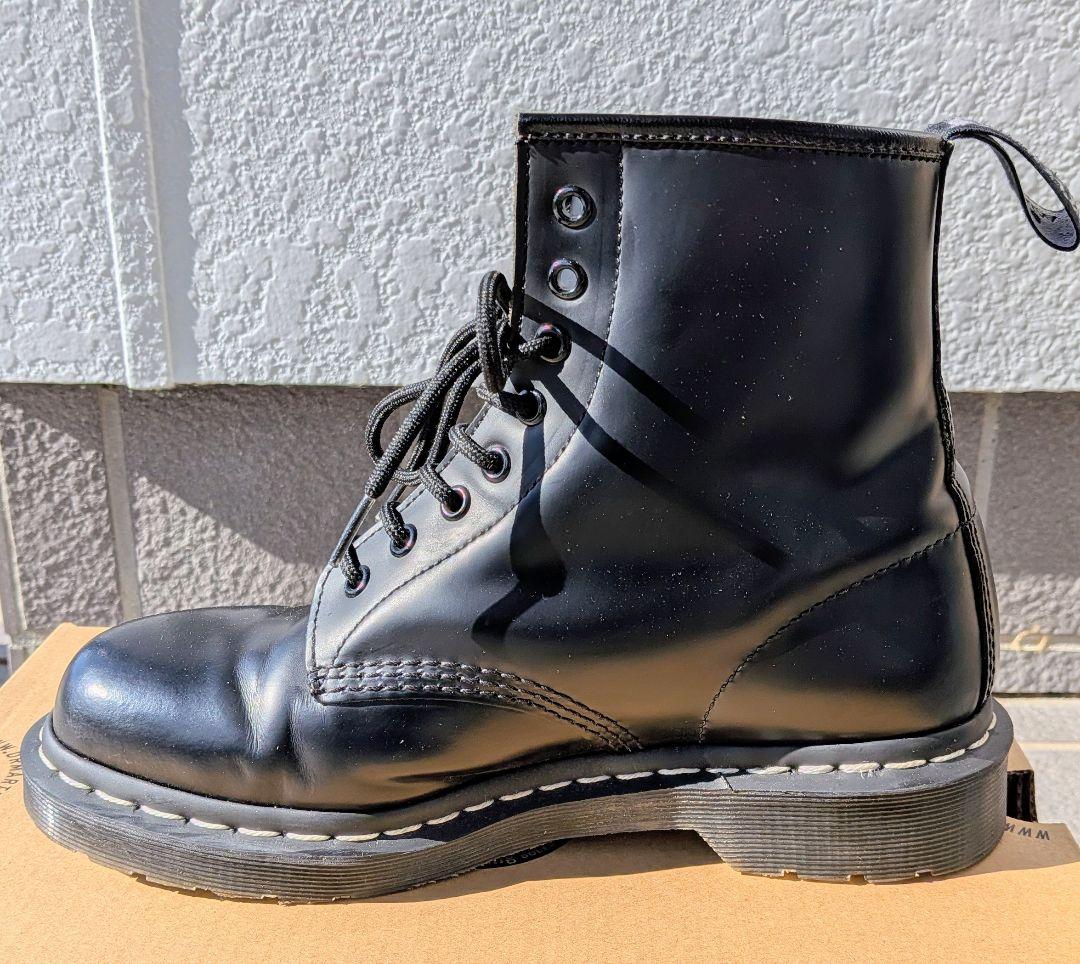 ドクターマーチン 1460 ホワイトステ ッチ 8ホール UK7