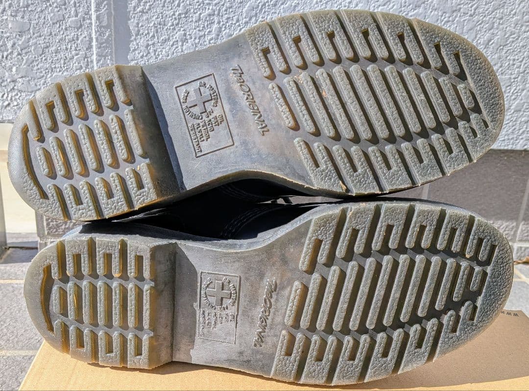 ドクターマーチン 1460 ホワイトステ ッチ 8ホール UK7