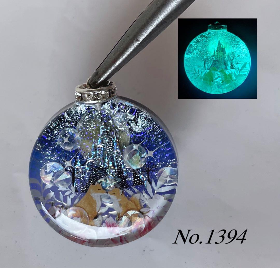 RUKURUKU/ハロウィンの夜のシマエナガ　蓄光　オルゴナイトネックレス