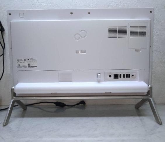 【美品】展示品 FMV F60H3W AMD Ryzen™ 5 7530U