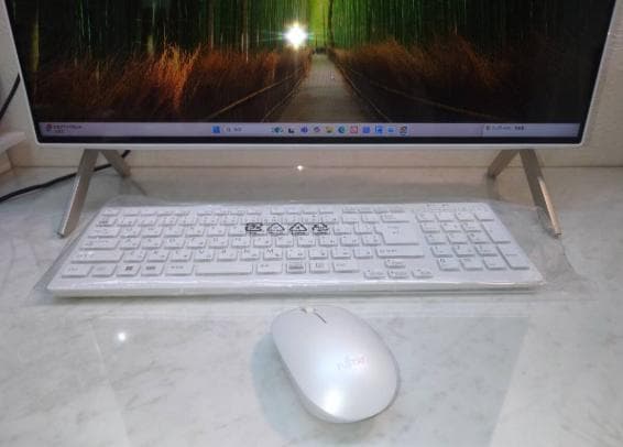 【美品】展示品 FMV F60H3W AMD Ryzen™ 5 7530U