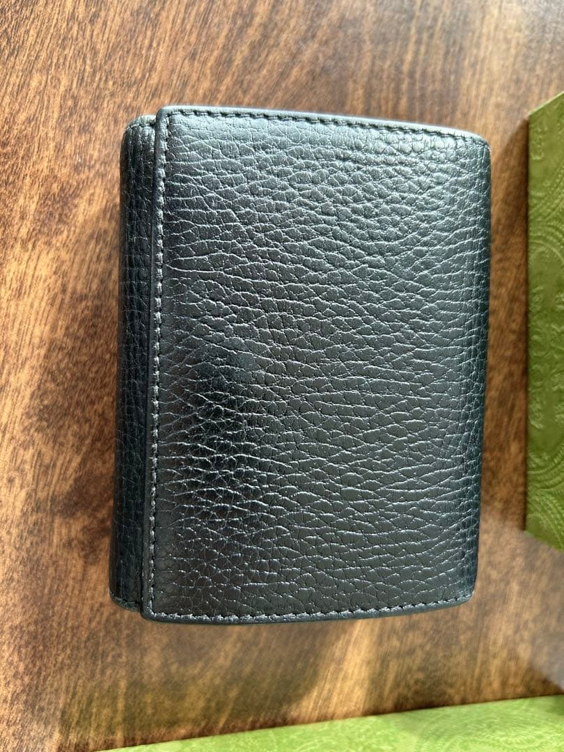 yuu@フォロー割り実施中‼️  GUCCI ブラックレザー 三つ折り財布