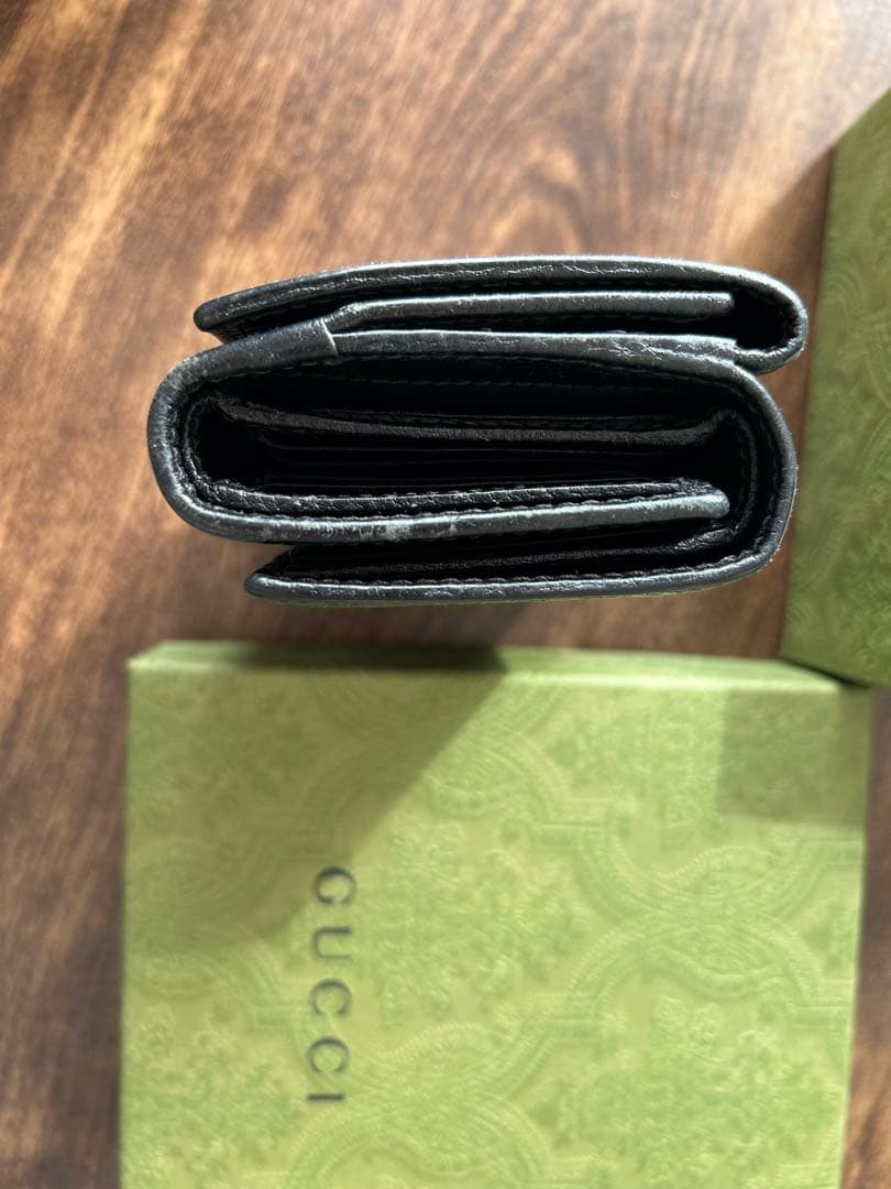 yuu@フォロー割り実施中‼️  GUCCI ブラックレザー 三つ折り財布