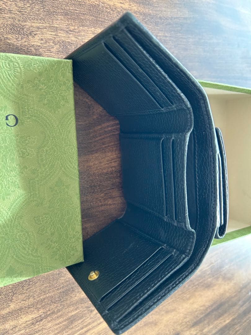 yuu@フォロー割り実施中‼️  GUCCI ブラックレザー 三つ折り財布