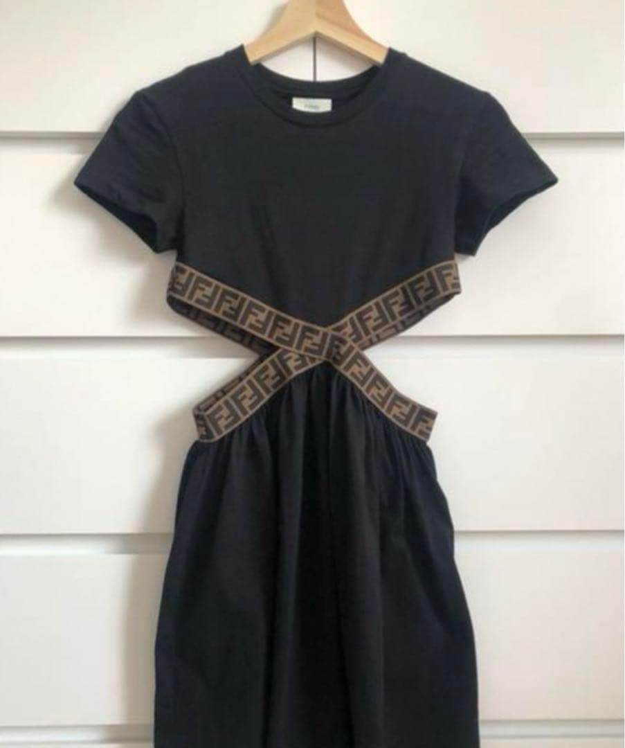 Fendi フェンディ FFロゴ カットアウトワンピース