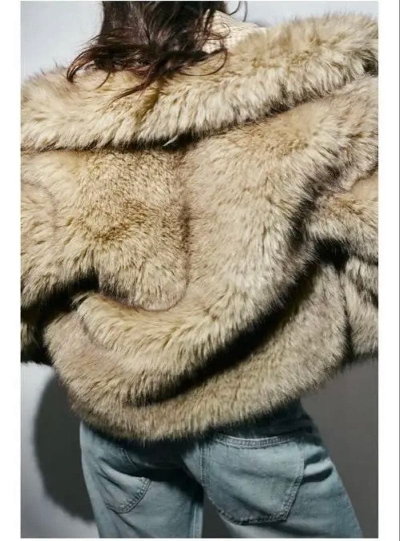 新品　ZARA ショートフェイクファーコート　M