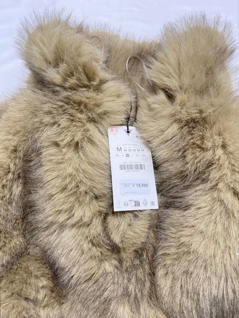 新品　ZARA ショートフェイクファーコート　M