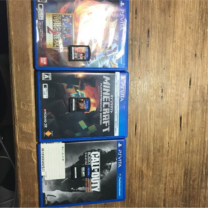 PlayStation Vita(新型 限定カラー 赤黒) カセット