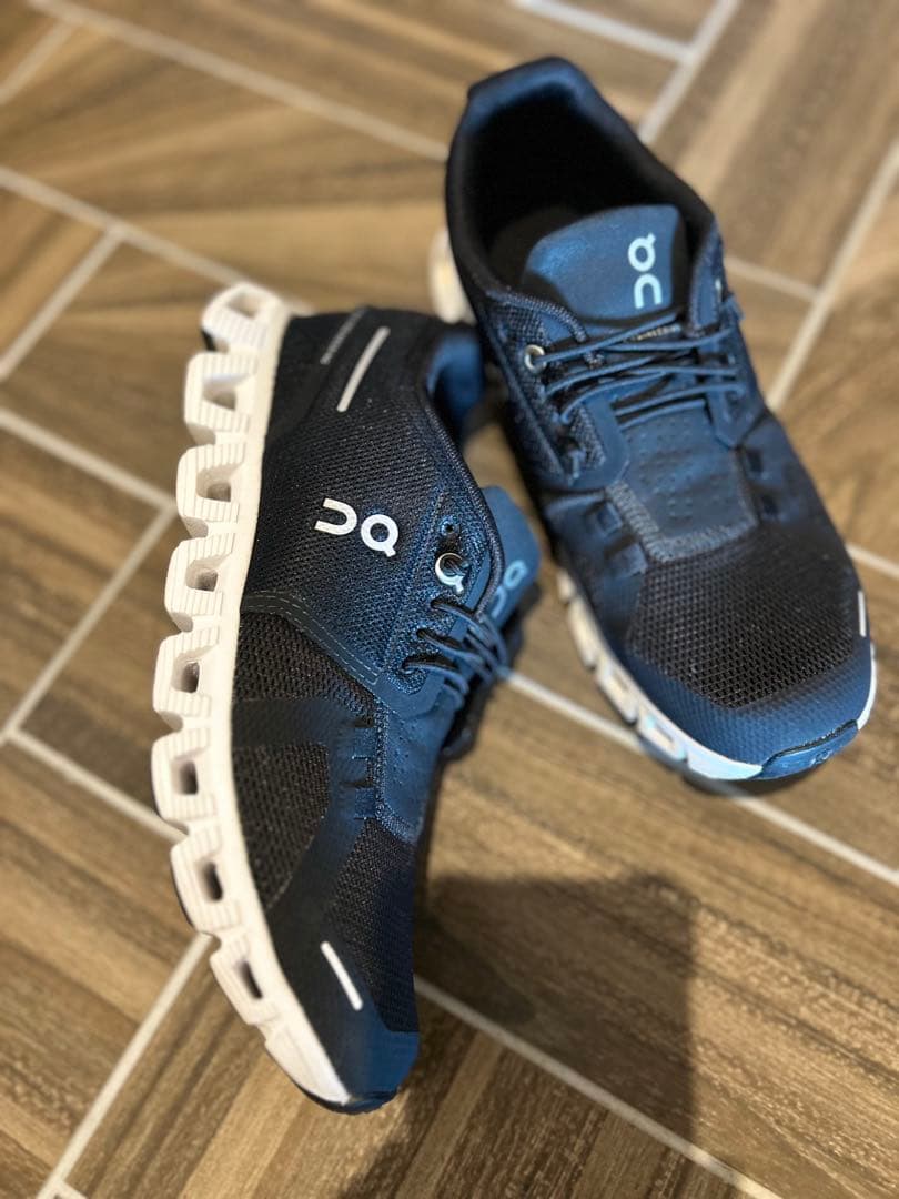 On ランニングシューズ ブラック24センチ