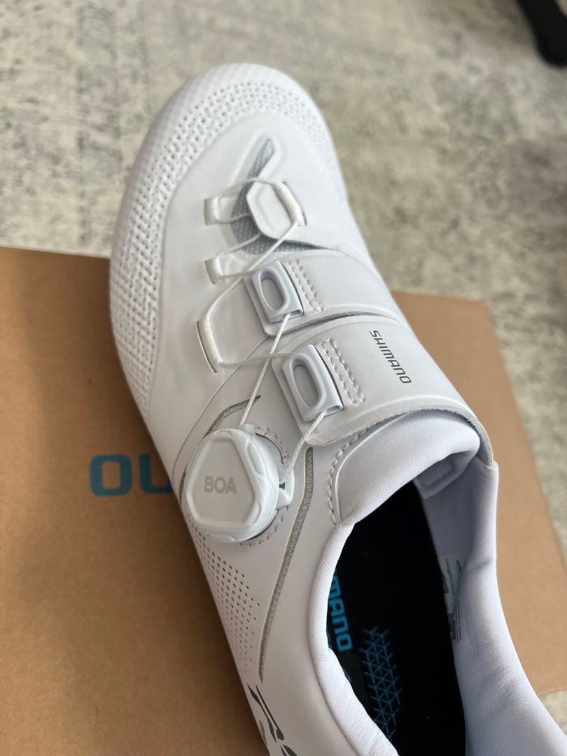 Ye　美品　SHIMANO RC5 ホワイト 41サイズ