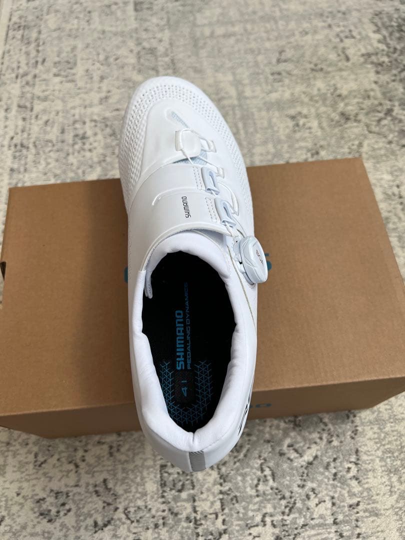 Ye　美品　SHIMANO RC5 ホワイト 41サイズ