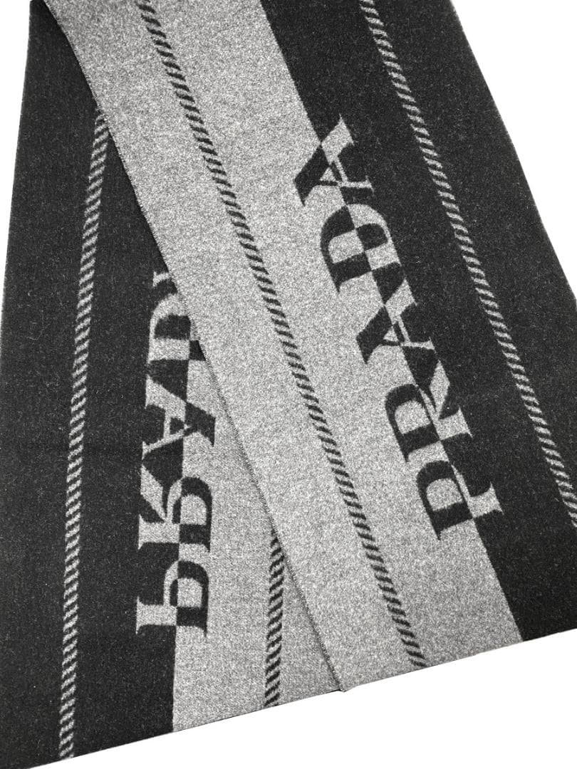 1回のみ短時間使用♡PRADAジャカードロゴ入りスモールウールスカーフマフラー