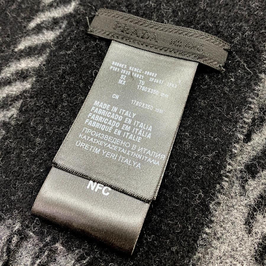 1回のみ短時間使用♡PRADAジャカードロゴ入りスモールウールスカーフマフラー