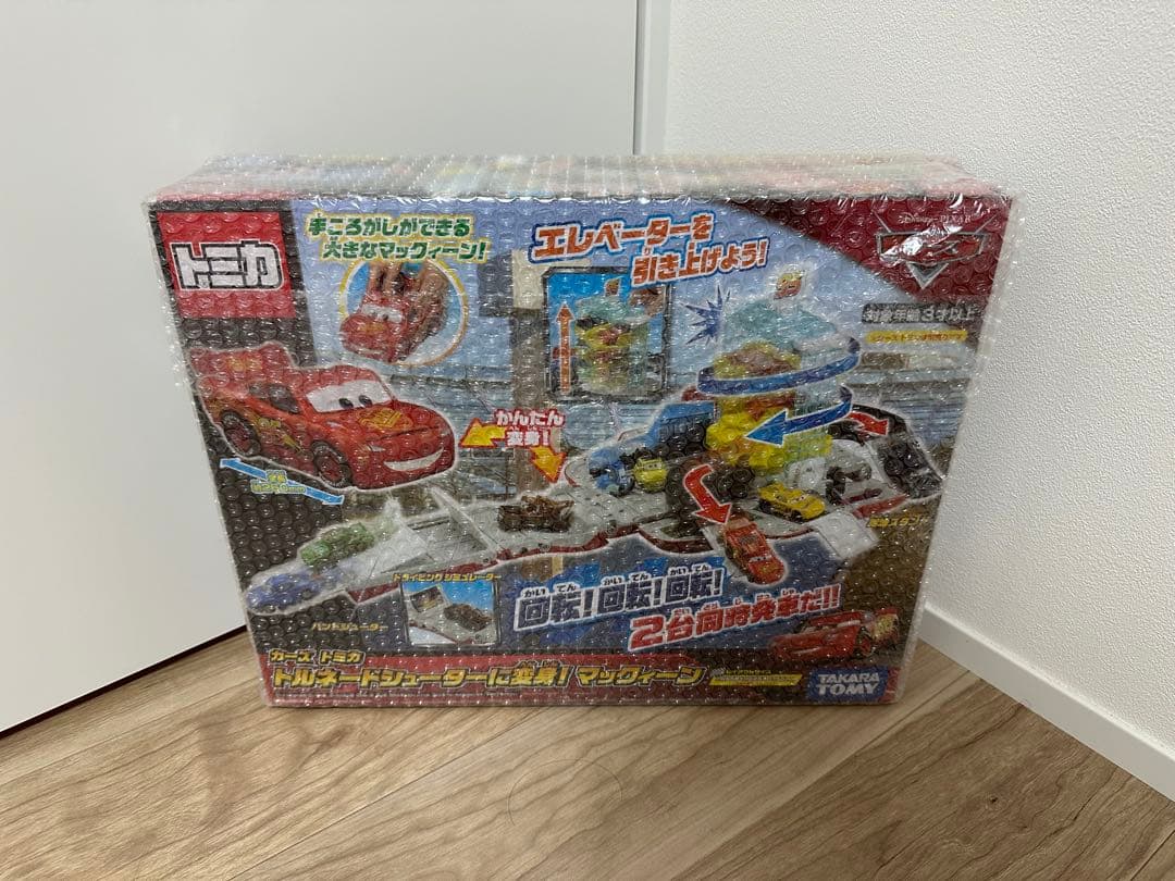 カーズ トミカ　トルネードシューターに変身！マックィーン