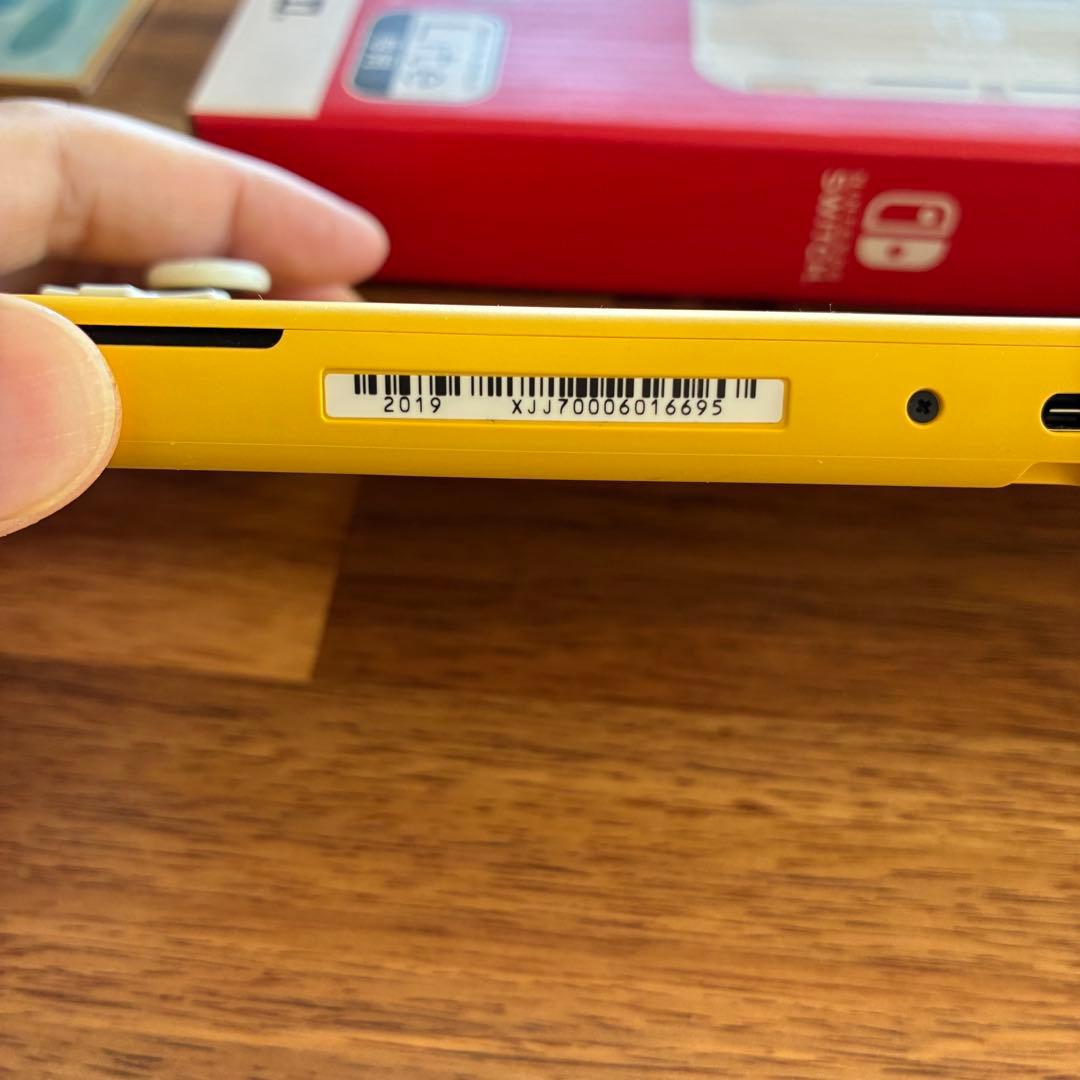 Nintendo Switch Lite イエロー 充電器、シリコンカバー付き
