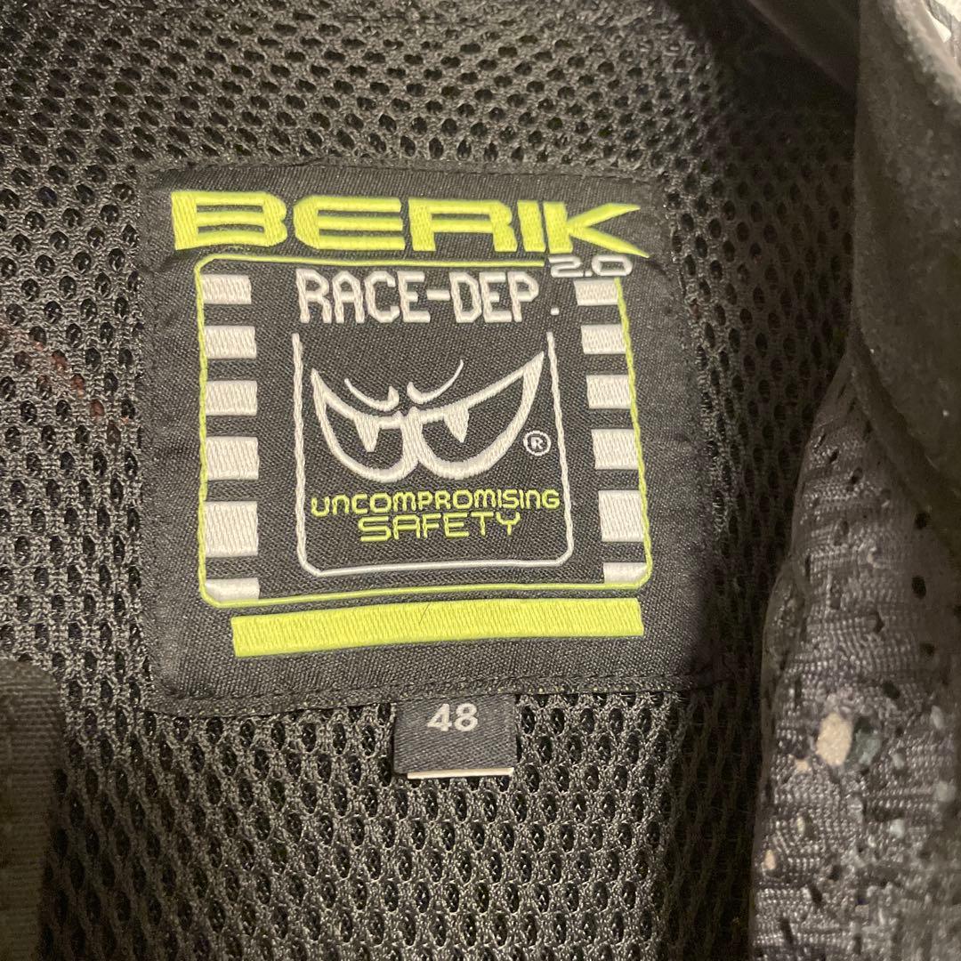 BERIK Racing Team 革ツナギ