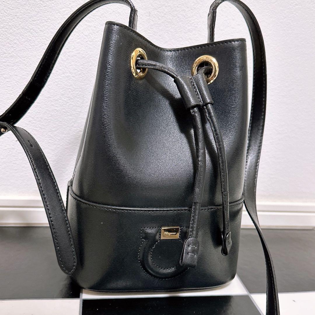 《格安》Ferragamo(フェラガモ)ショルダーバッグ