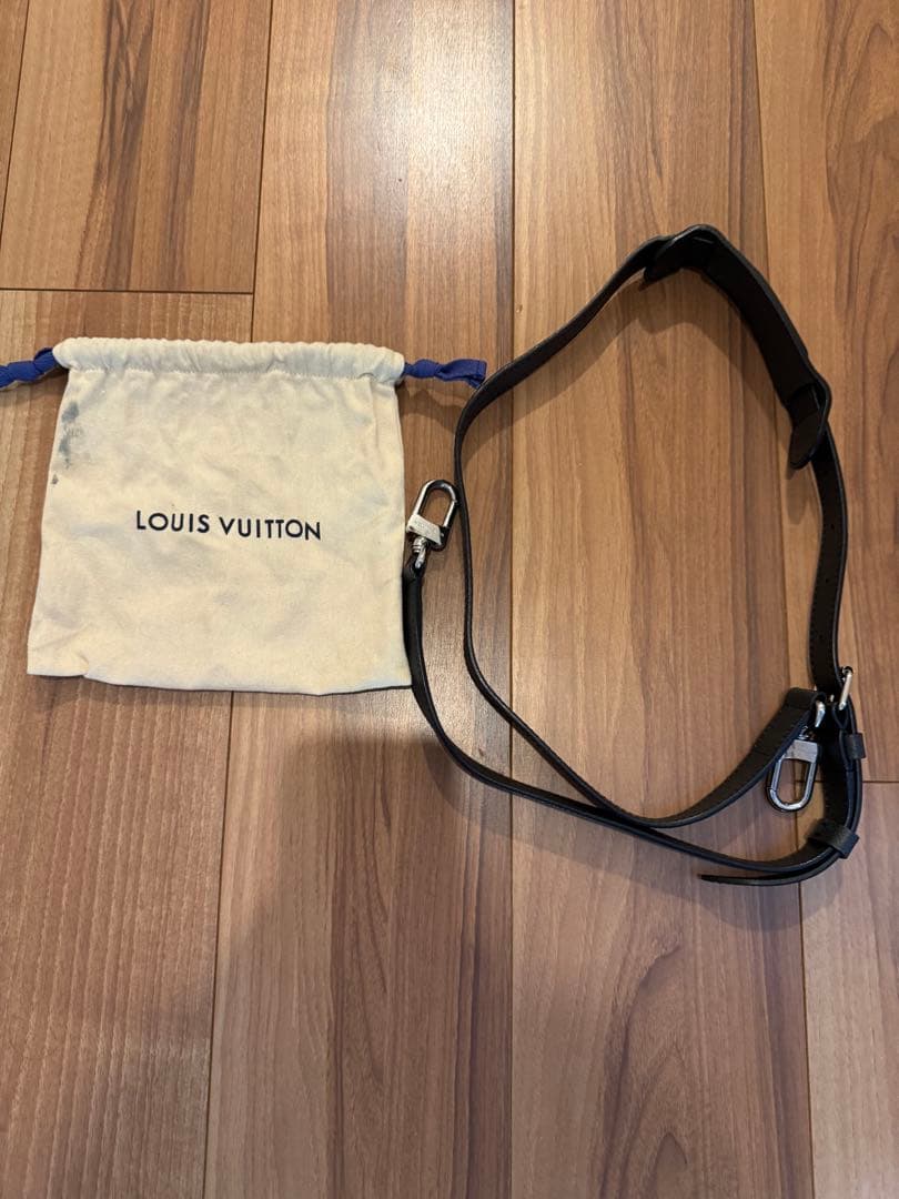 ルイヴィトン タイガ レザー バッグ ストラップ ブラック シルバー ベルト