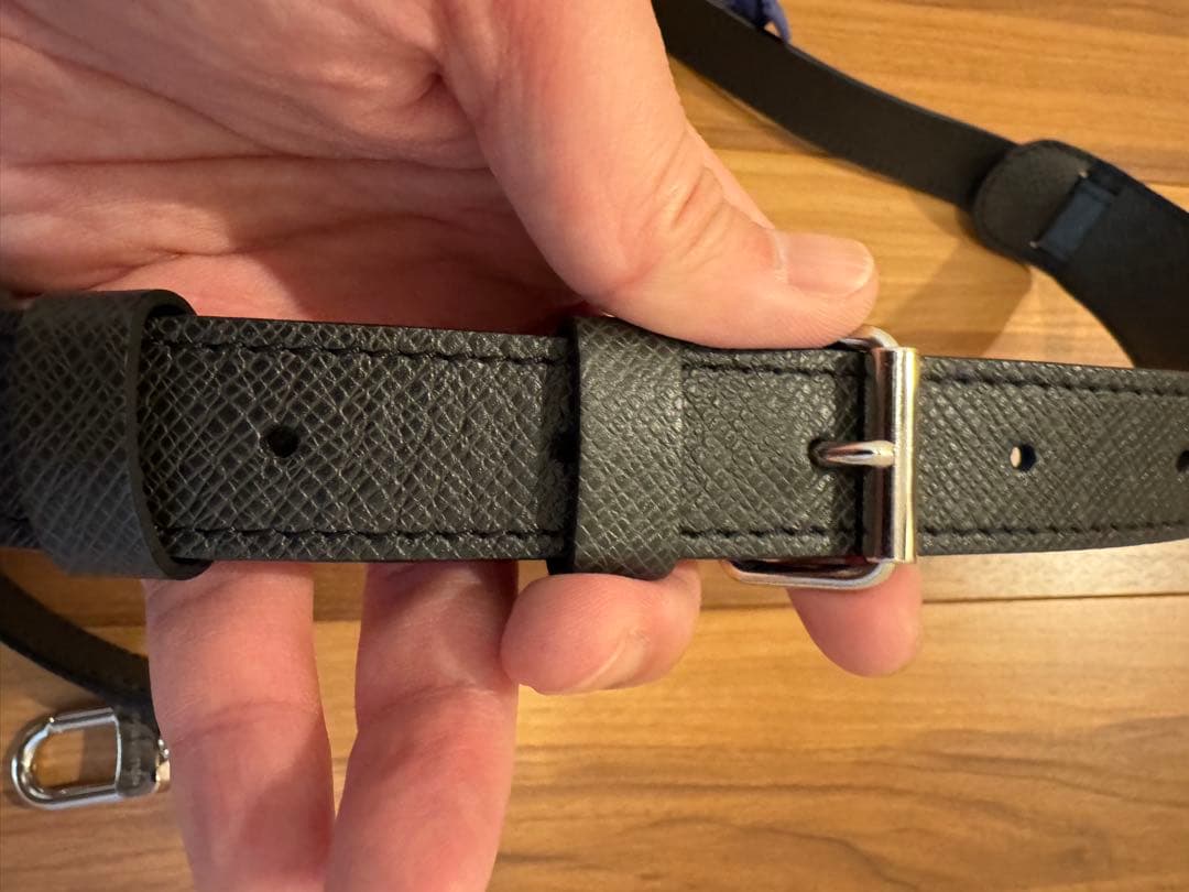 ルイヴィトン タイガ レザー バッグ ストラップ ブラック シルバー ベルト