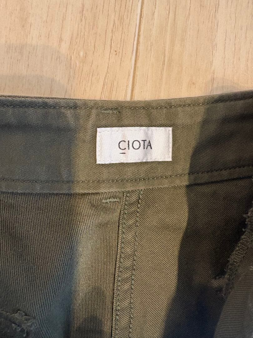 CIOTA（シオタ）スビンコットン バックサテン ベイカーパンツ