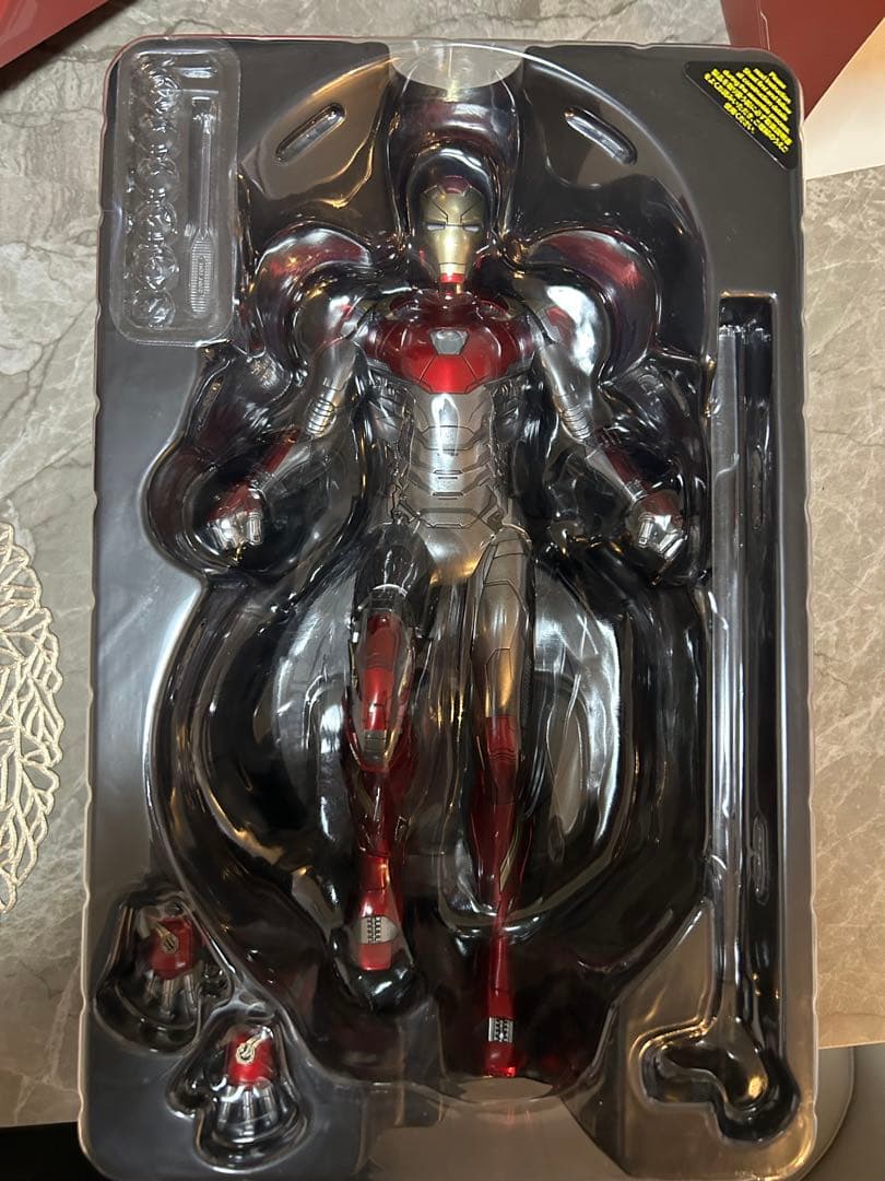 アイアンマン・マーク47 「スパイダーマン：ホームカミング」 1/6 フィギュア