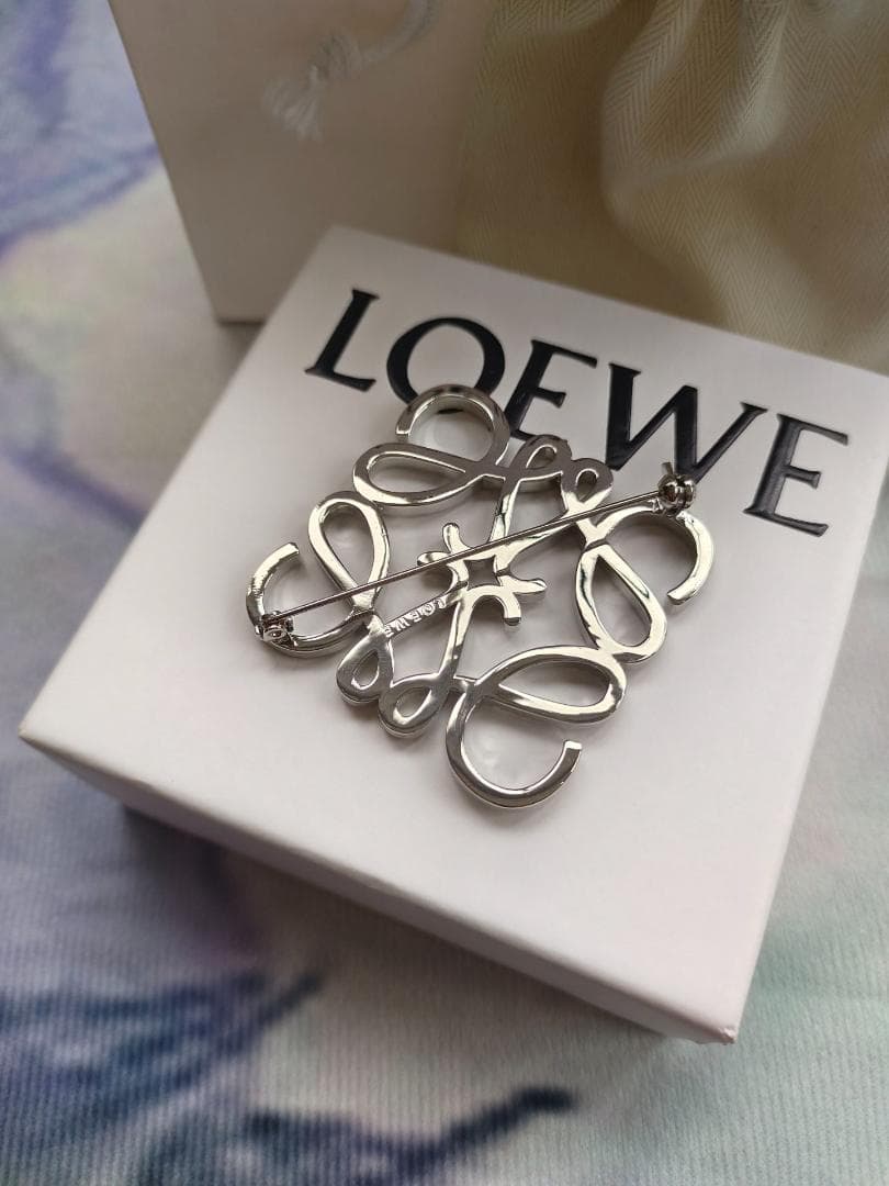 箱付き！ブローチ　◆=毎日発送=シルバー