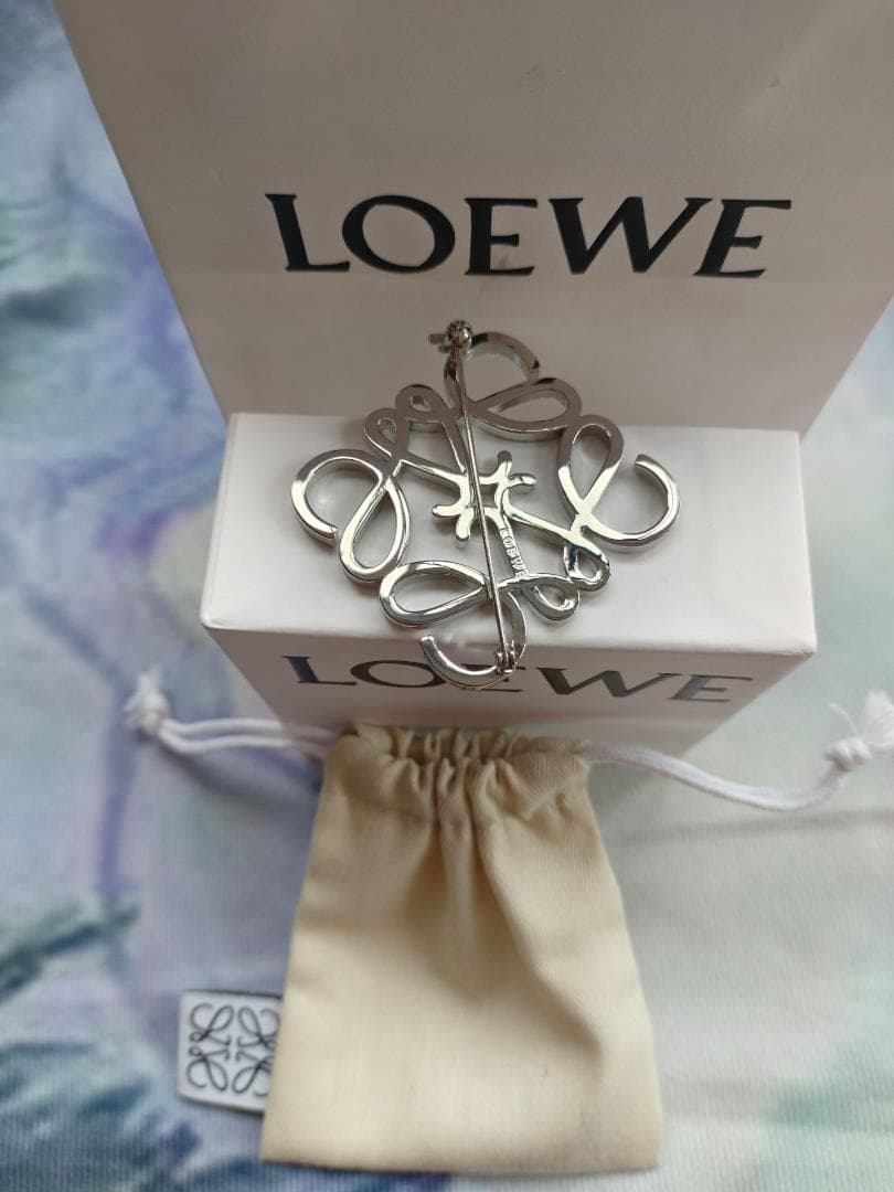 箱付き！ブローチ　◆=毎日発送=シルバー