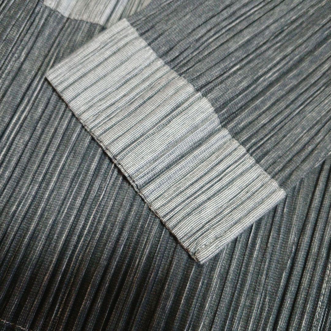 プリーツプリーズ　ジャケット　 黒又はチャコールグレーとグレー